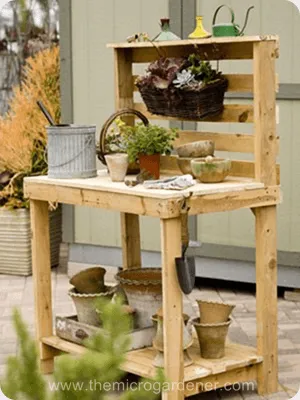 Unpainted repurposed pallet potting bench | The Micro Gardener